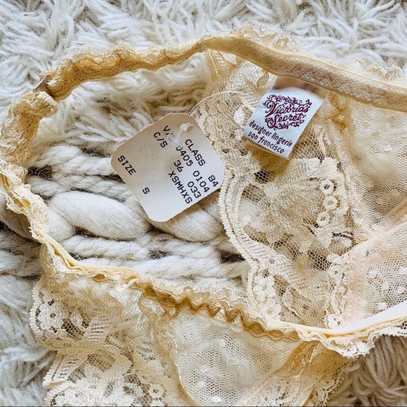 NWT VINTAGE Victoria’s Secret Garter Belt - Picture 3 of 4